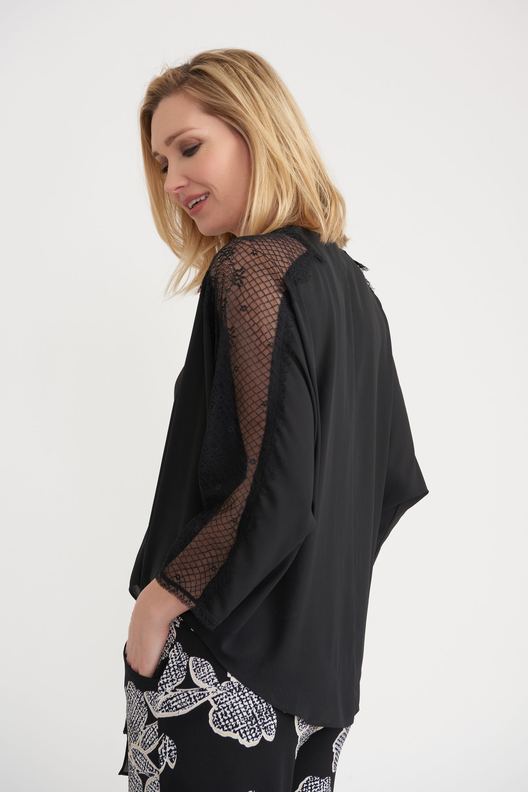 Joseph Ribkoff - Tunique dentelle fine avec noeud * Noir - 203685 – Image 2